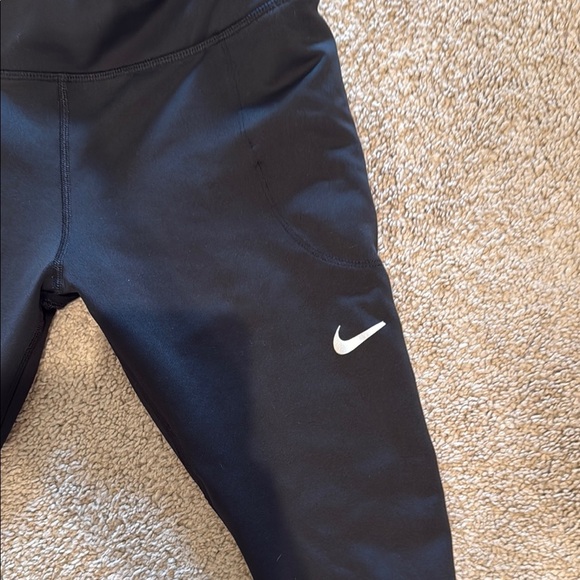 Nike Black Cropped Ankle Pants - Picture 3 of 4